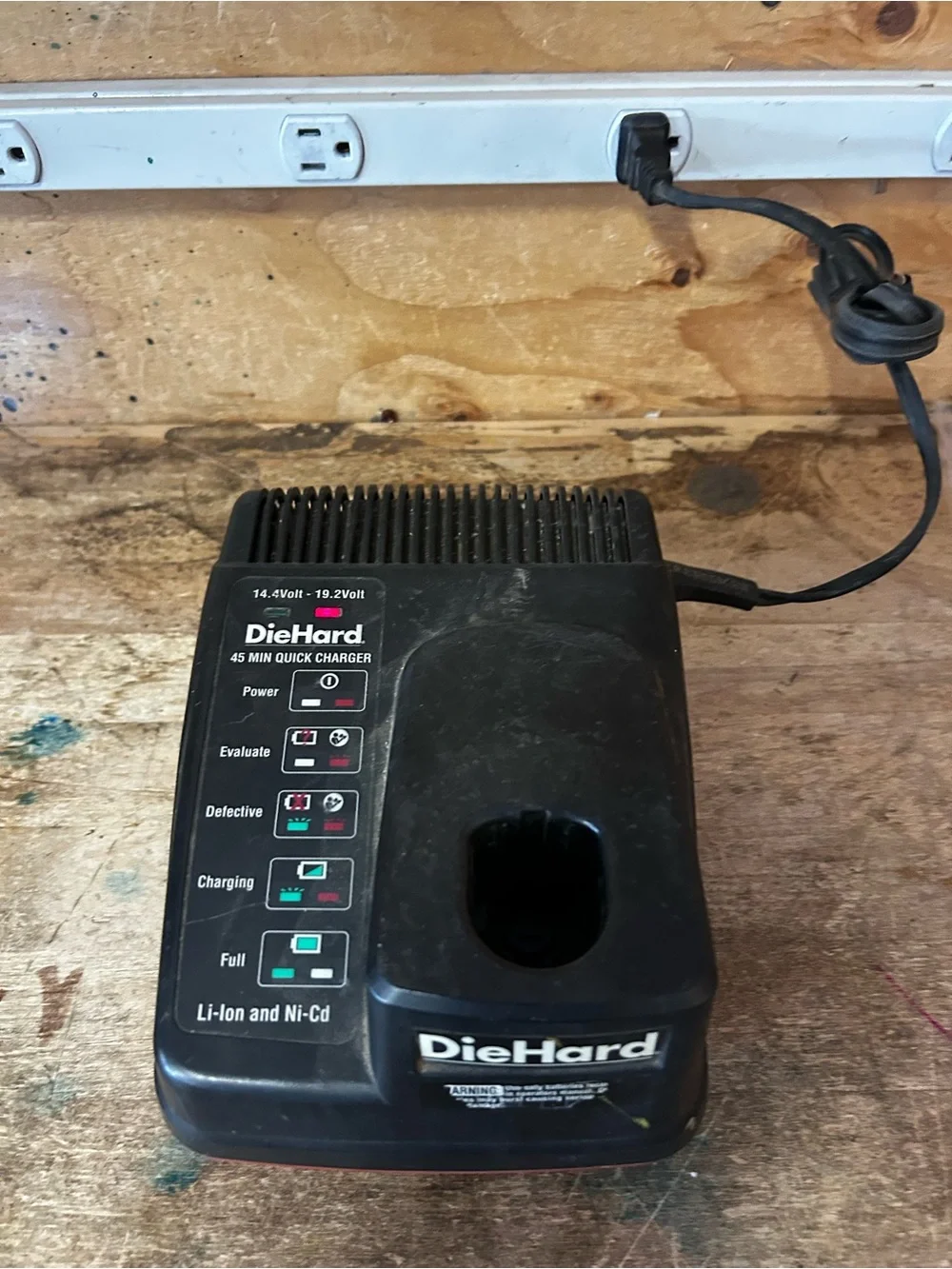 Diehard Black 45-Min Quick Charger for 14.4V–19.2V Li-Ion & Ni-Cd Batteries